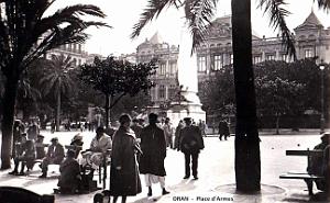 1245- Oran - Place d'Armes - Monument de Sidi-Brahim et l' Hotel de Ville